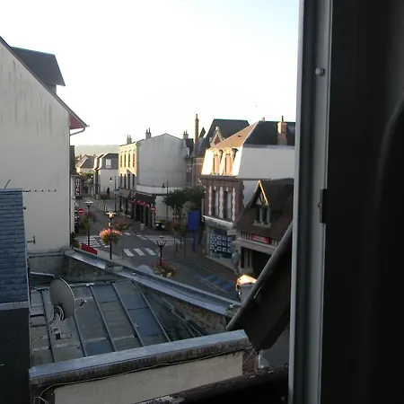 à L'approche De La Maison d'hôtes 2*