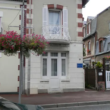 A L'approche De La 2* Houlgate